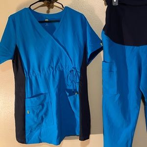Maternity scrub top